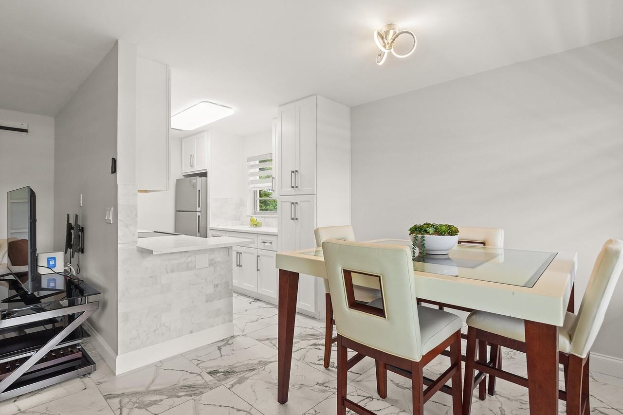 69 Royal Oak Ct #105 - Photo 7 of 32