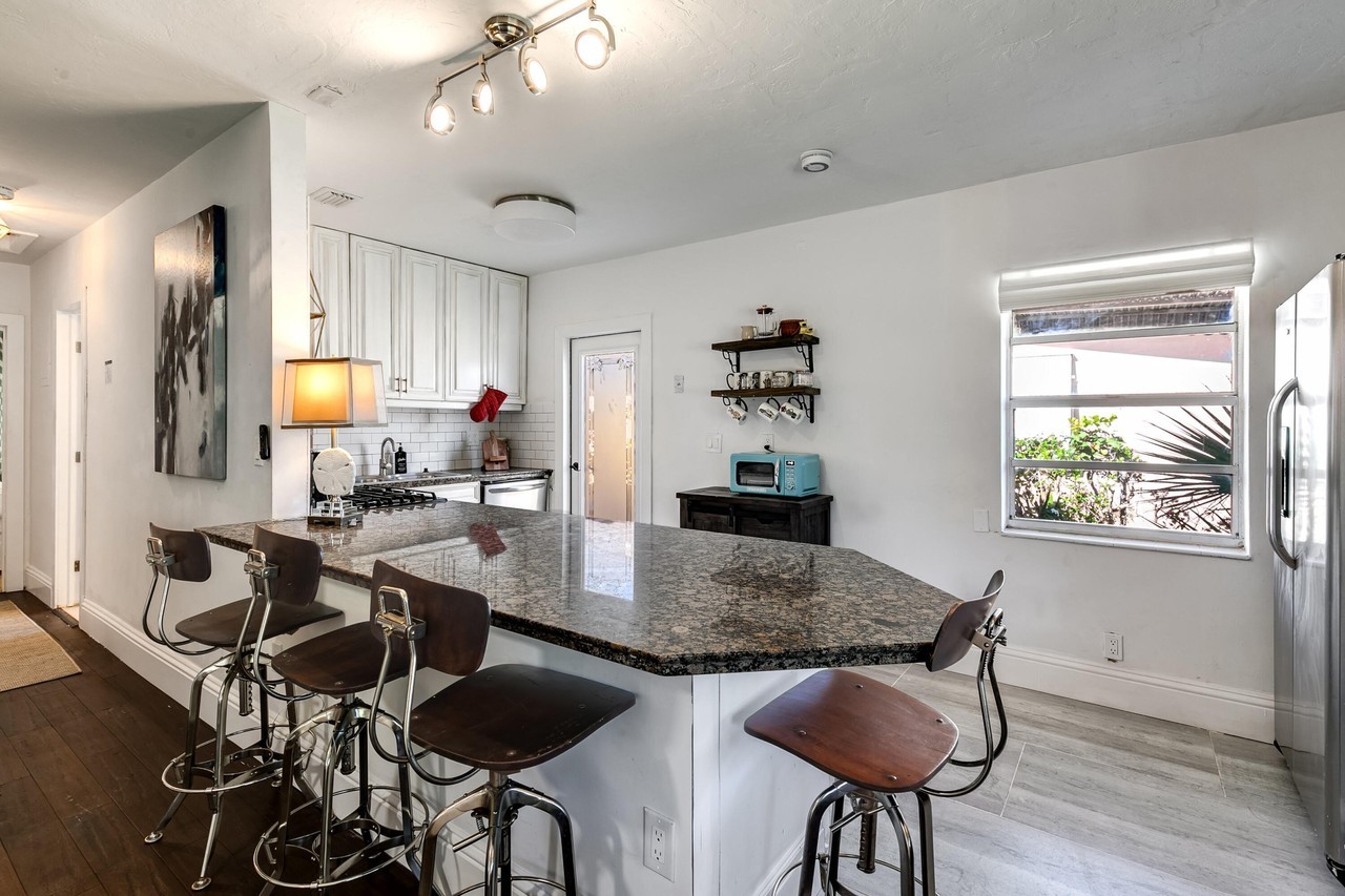 609 S Arnold Ave - Photo 4 of 27