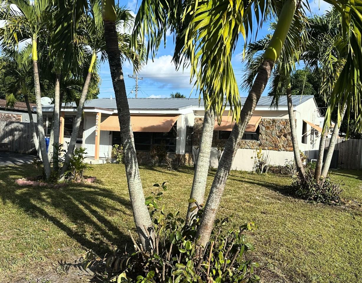 2221 Bahama Dr Unit 2221 - Photo 2 of 28