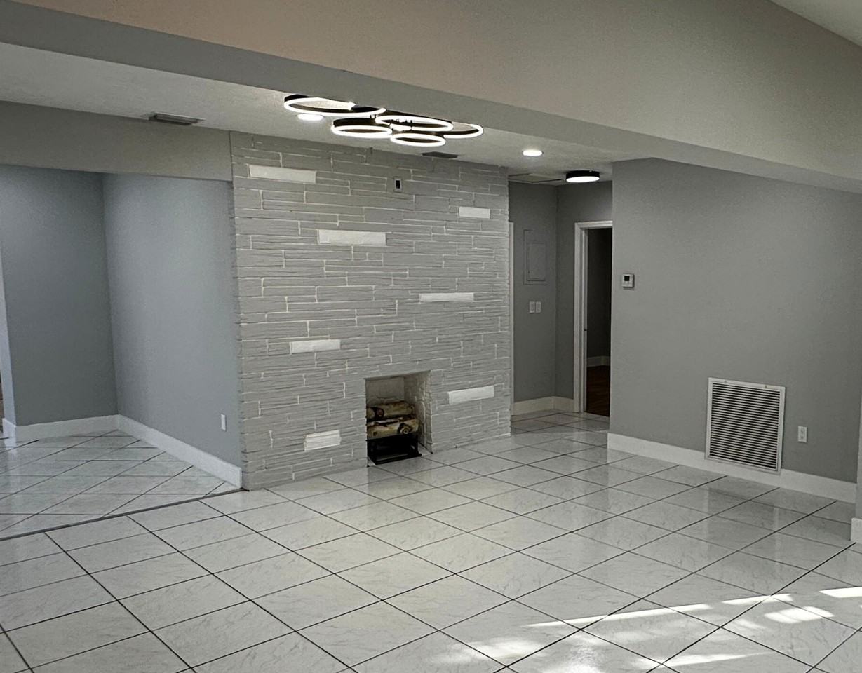 2221 Bahama Dr Unit 2221 - Photo 4 of 28