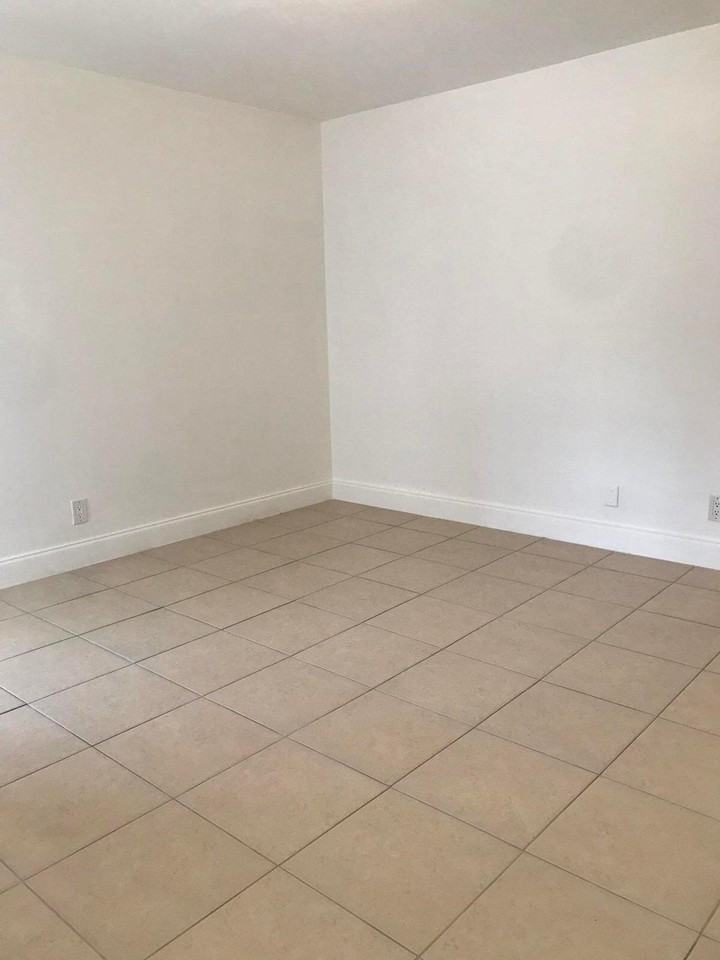 3040 Ne 16th Ave Apt 408 - Photo 2 of 13