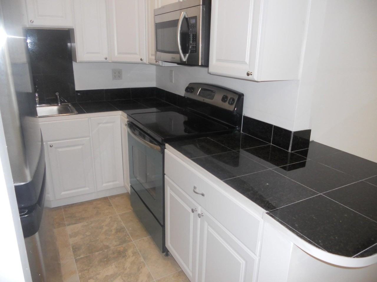 3040 Ne 16th Ave Apt 408 - Photo 4 of 13