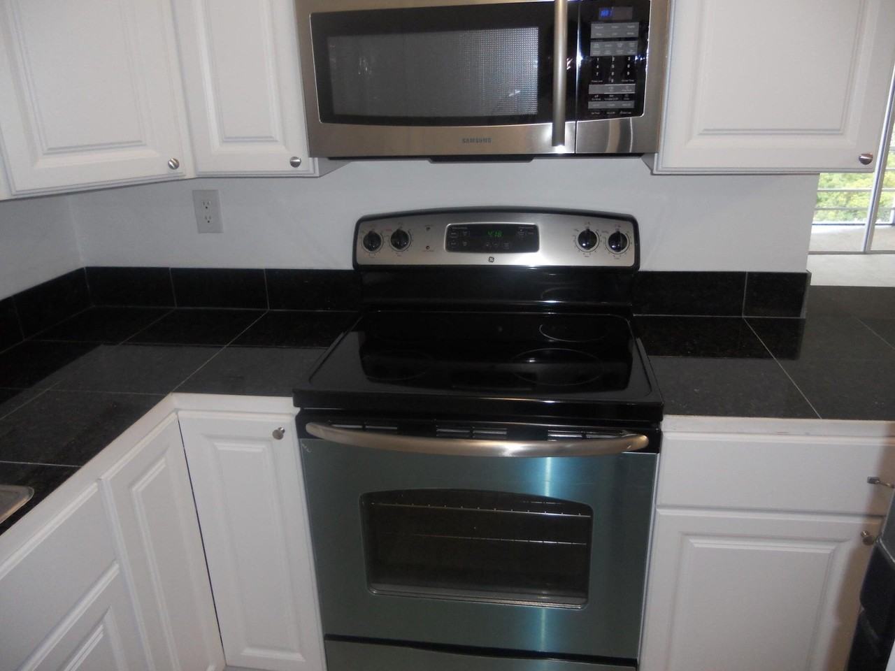 3040 Ne 16th Ave Apt 408 - Photo 5 of 13