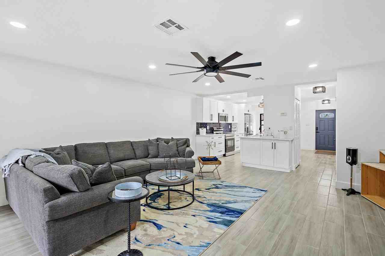 12726 Peconic Ct - Photo 7 of 22