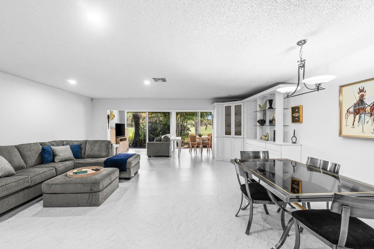 27 Southport Ln Apt C - Photo 5 of 50