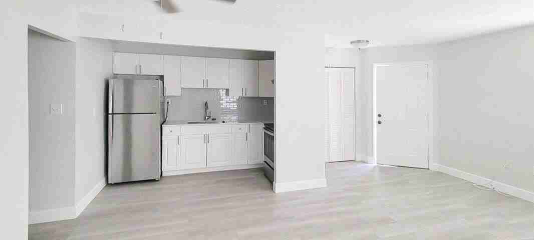 201 E Palm St Unit 201 - Photo 4 of 15