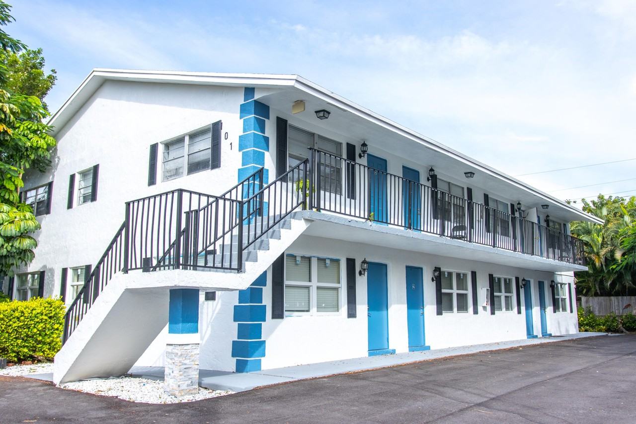 101 Ne 4th St Apt 2 - Photo 4 of 13