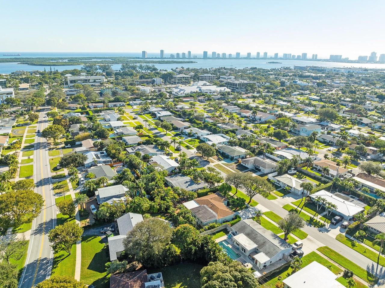 429 Inlet Rd - Photo 2 of 38