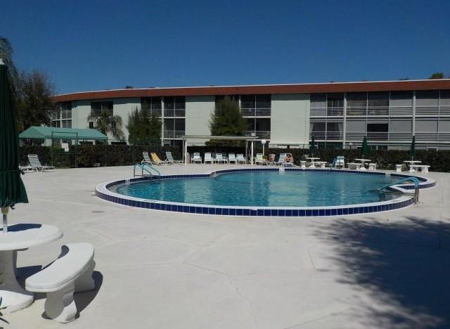 3300 Springdale Blvd Apt 301 - Photo 7 of 9