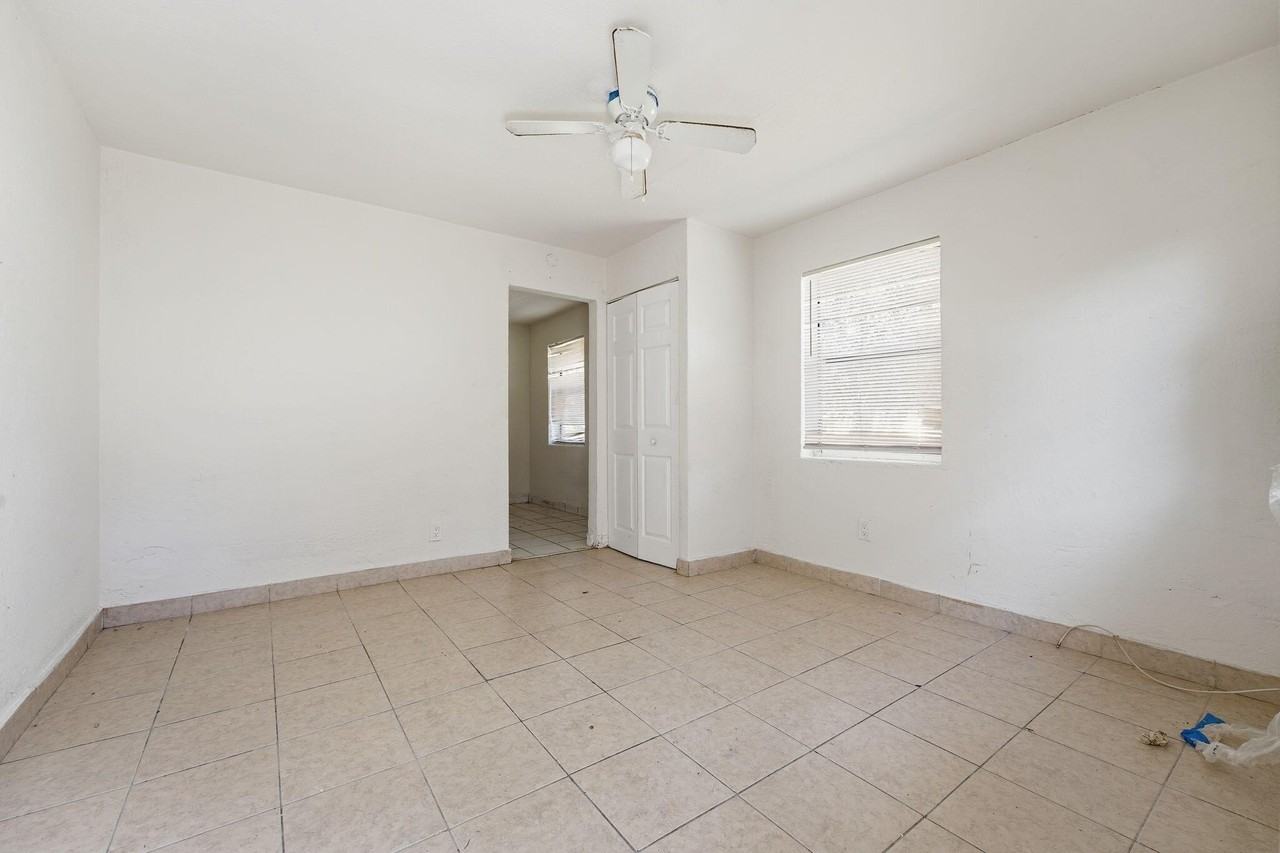 406 Nw 7th Ct #1-4 - Photo 6 of 12