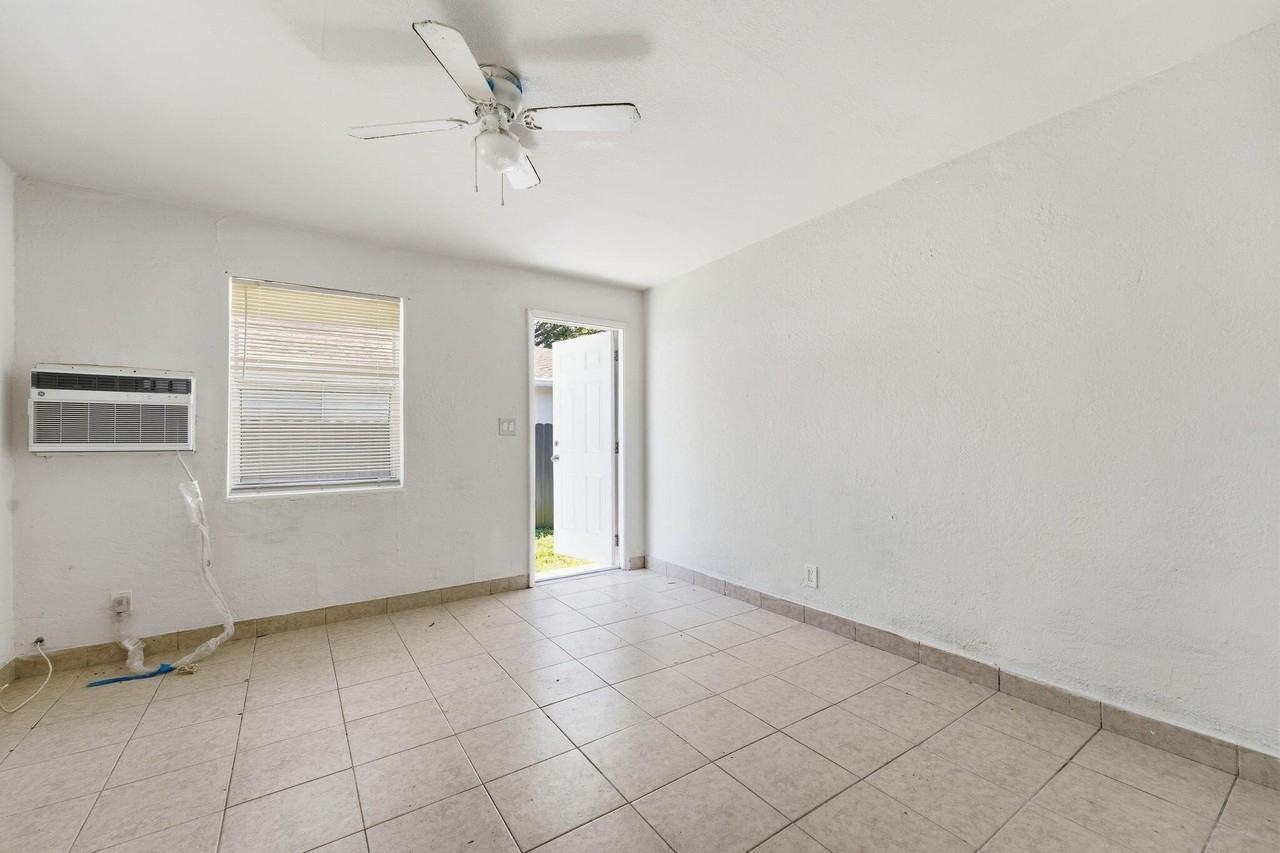 406 Nw 7th Ct #1-4 - Photo 7 of 12