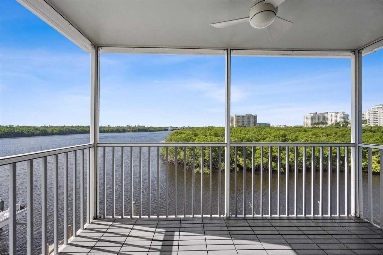 689 Ne 6th Ct Unit 4010 - Photo 4 of 36