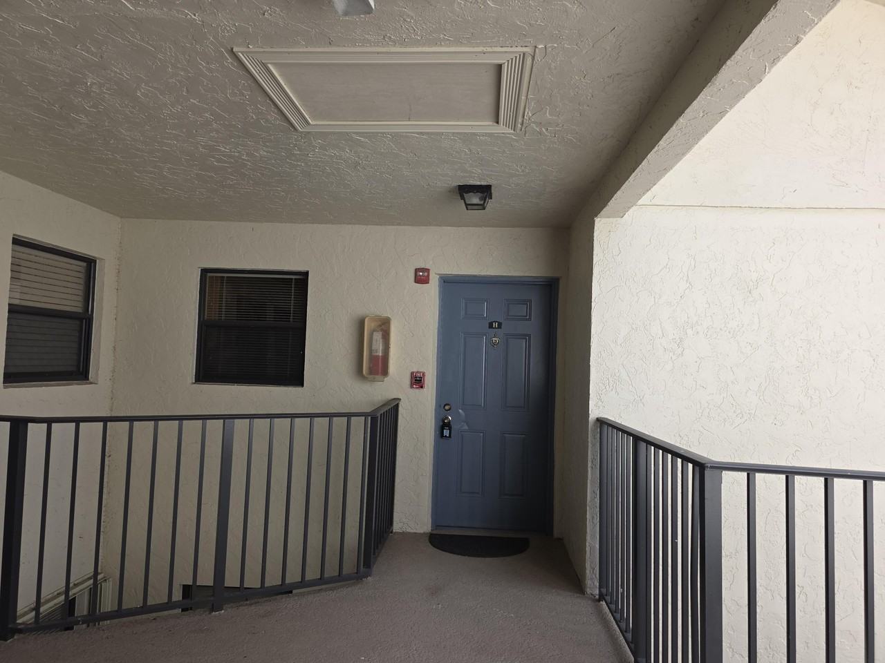 1542 Lake Crystal Dr Apt H - Photo 3 of 37