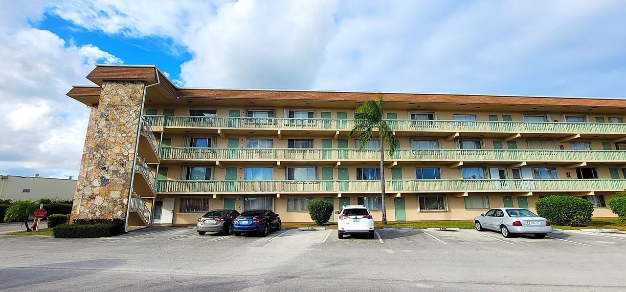 300 Village Green Cir S Apt 203