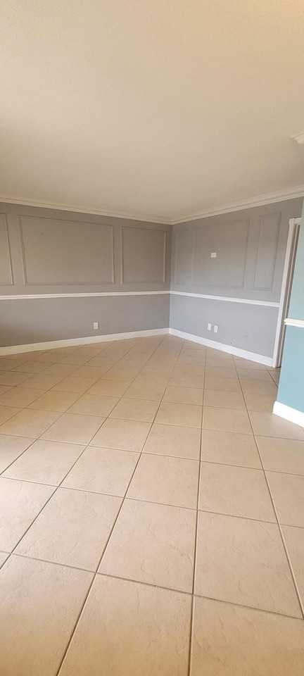 421 Ne 1st St Apt 211 - Photo 4 of 32