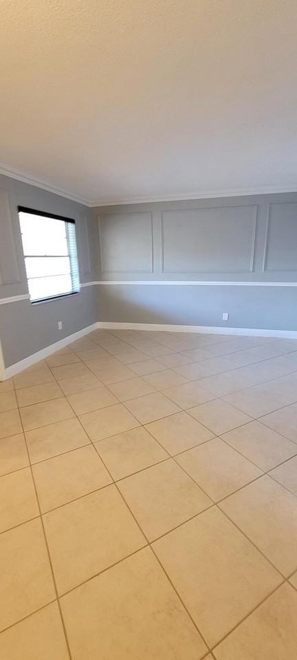 421 Ne 1st St Apt 211 - Photo 5 of 32