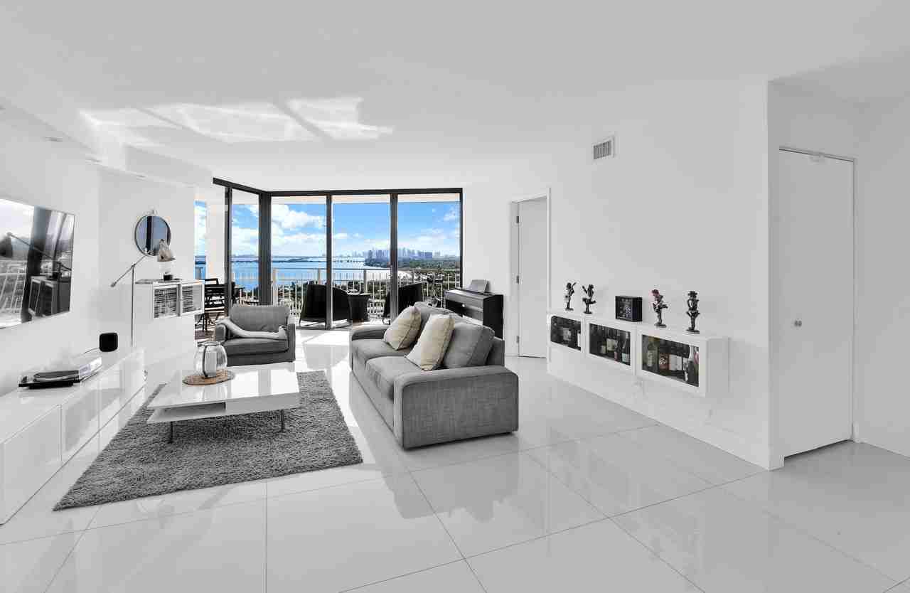 1000 Ne Quayside Ter Unit 1804 - Photo 2 of 50