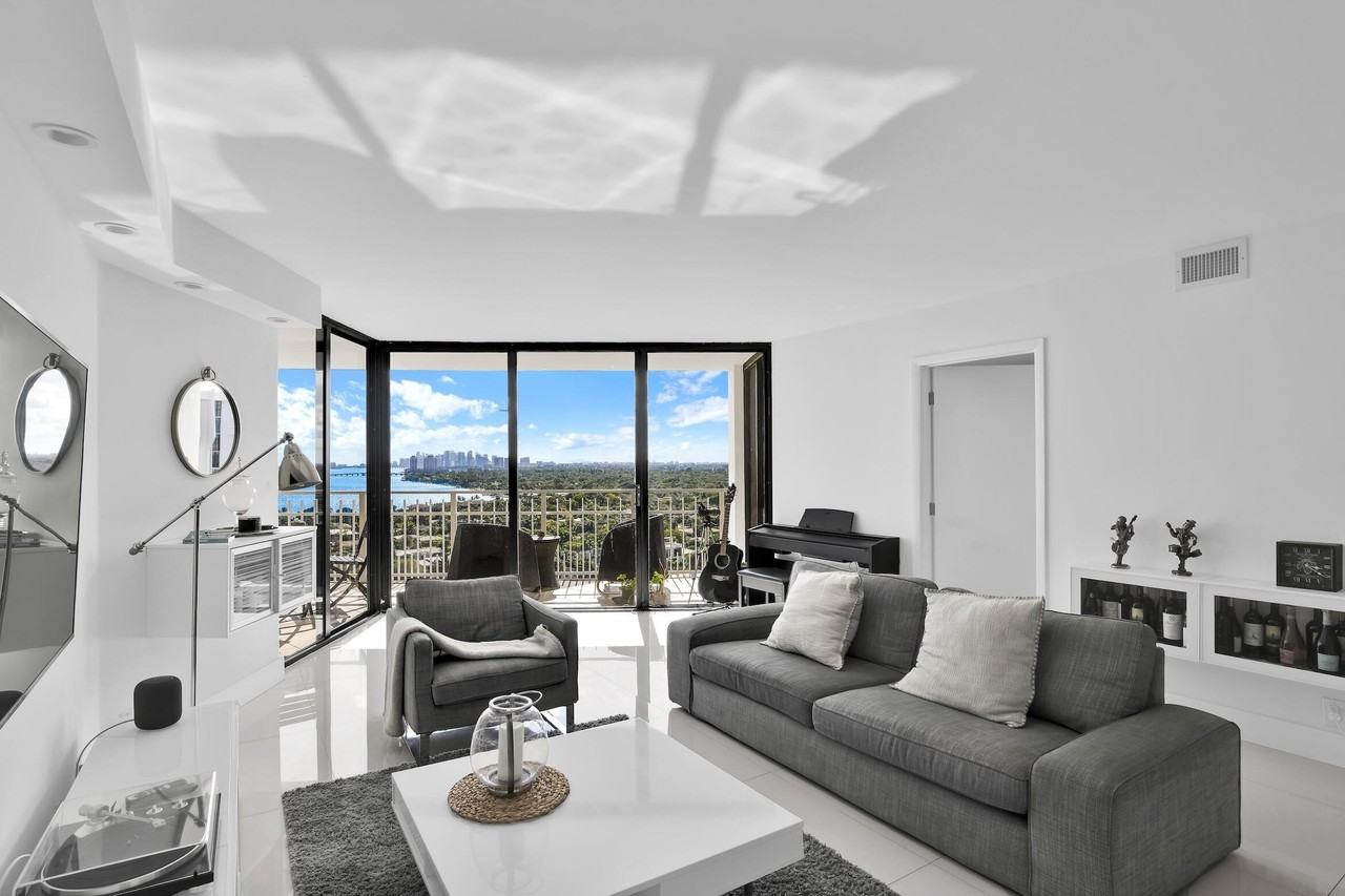 1000 Ne Quayside Ter Unit 1804 - Photo 6 of 50