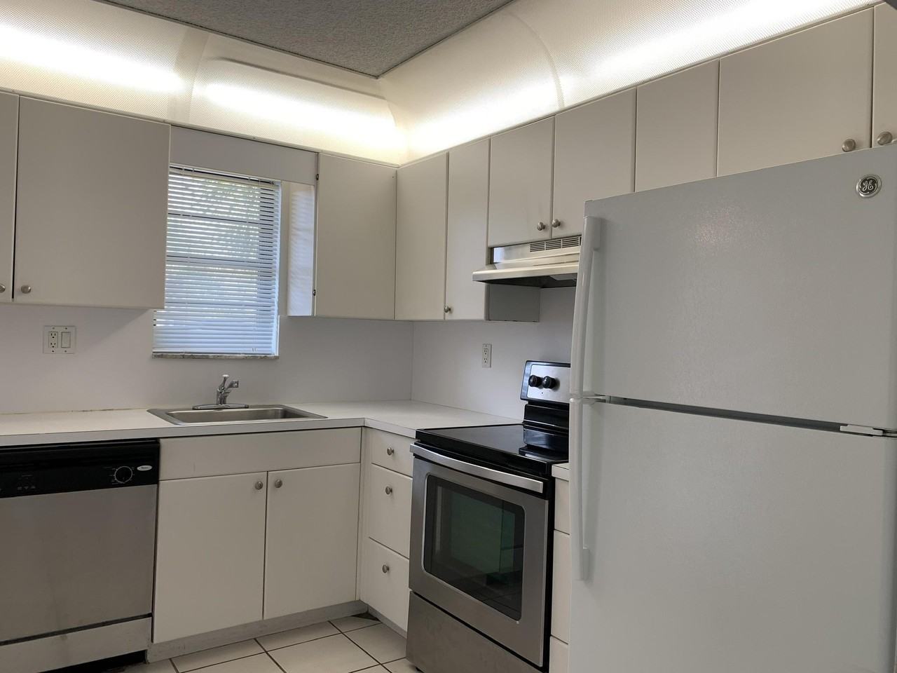 9370 Sw 8th St Apt 202 - Photo 6 of 46