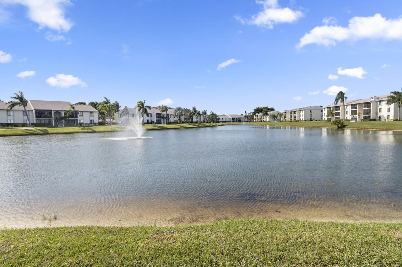 1110 Green Pine Blvd Apt H2 - Photo 2 of 11