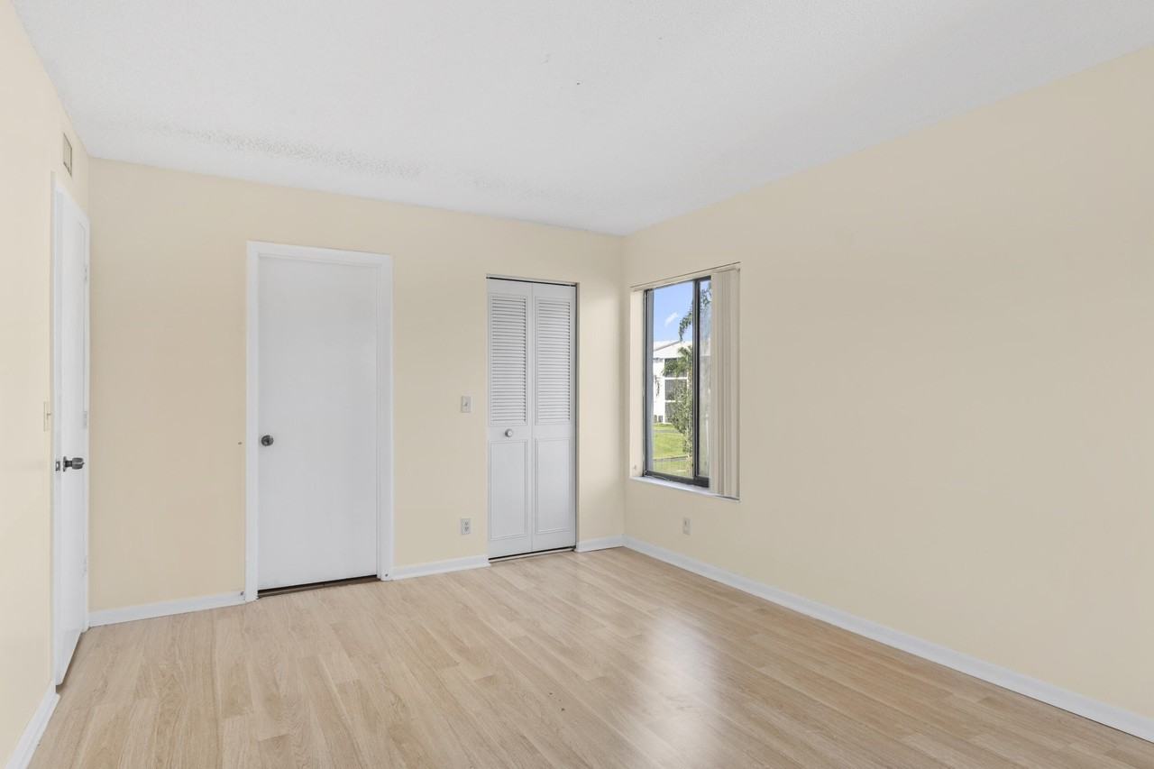 1110 Green Pine Blvd Apt H2 - Photo 7 of 11