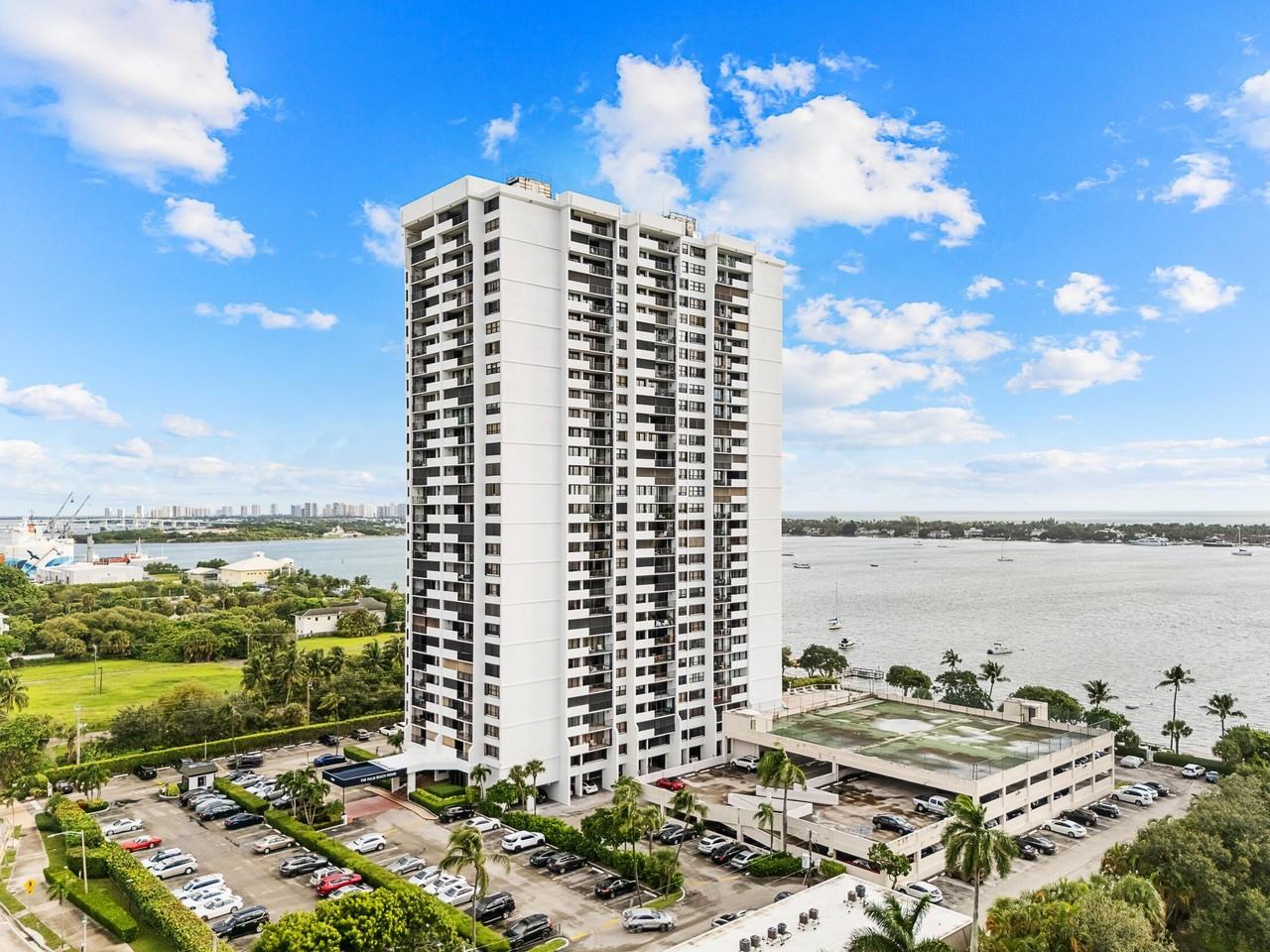 5600 N Flagler Dr Apt 605 - Photo 5 of 25