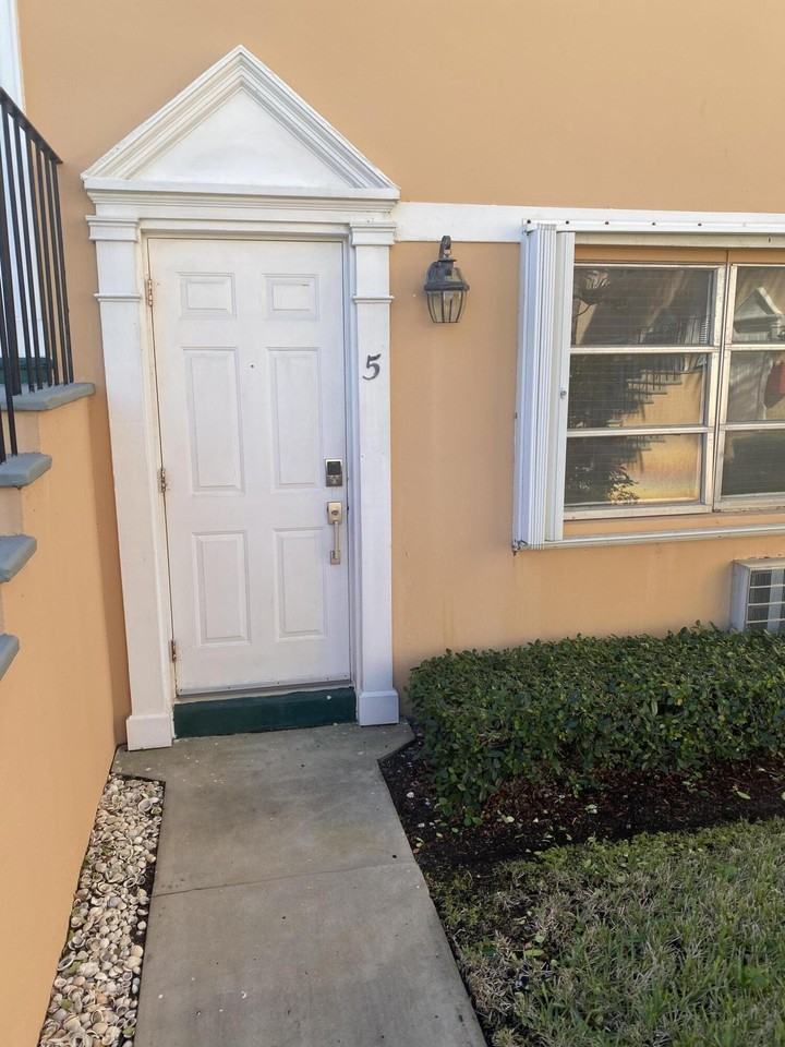 101 S Golfview Rd Apt 5 - Photo 2 of 17