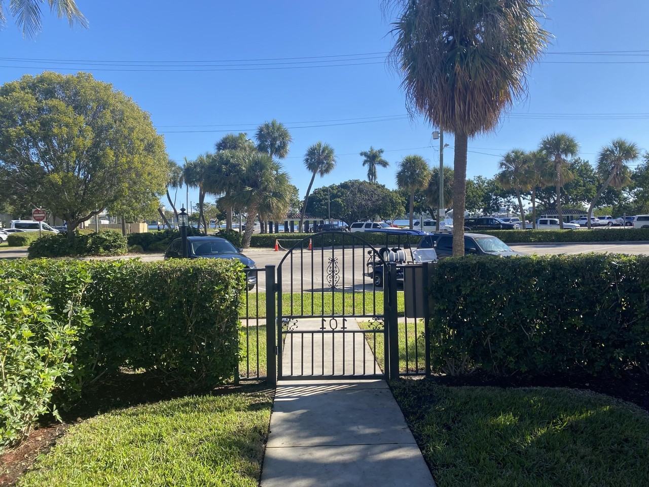 101 S Golfview Rd Apt 5 - Photo 4 of 17