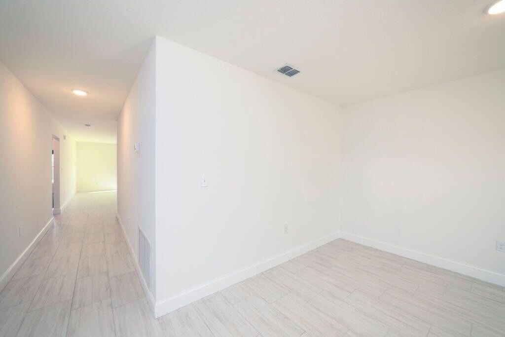 1381 Se Bayharbor St - Photo 5 of 35