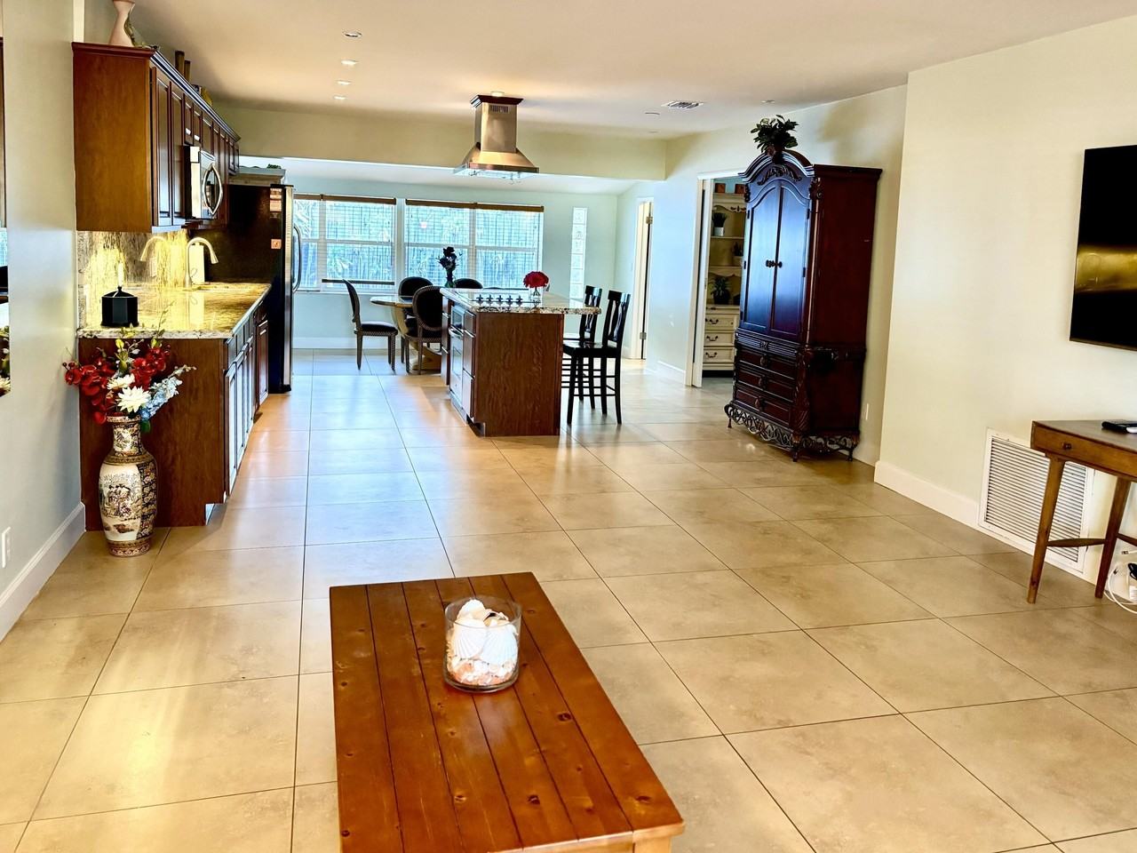 5045 Ne 15th Ave - Photo 4 of 20