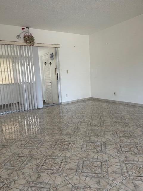 2727 Dudley Dr W Apt E - Photo 4 of 19