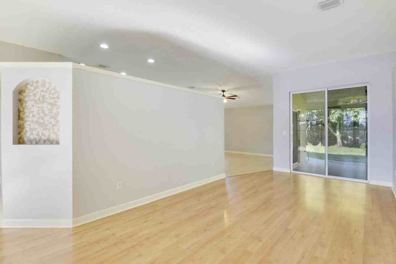 709 NW N Macedo Boulevard - Photo 6 of 39