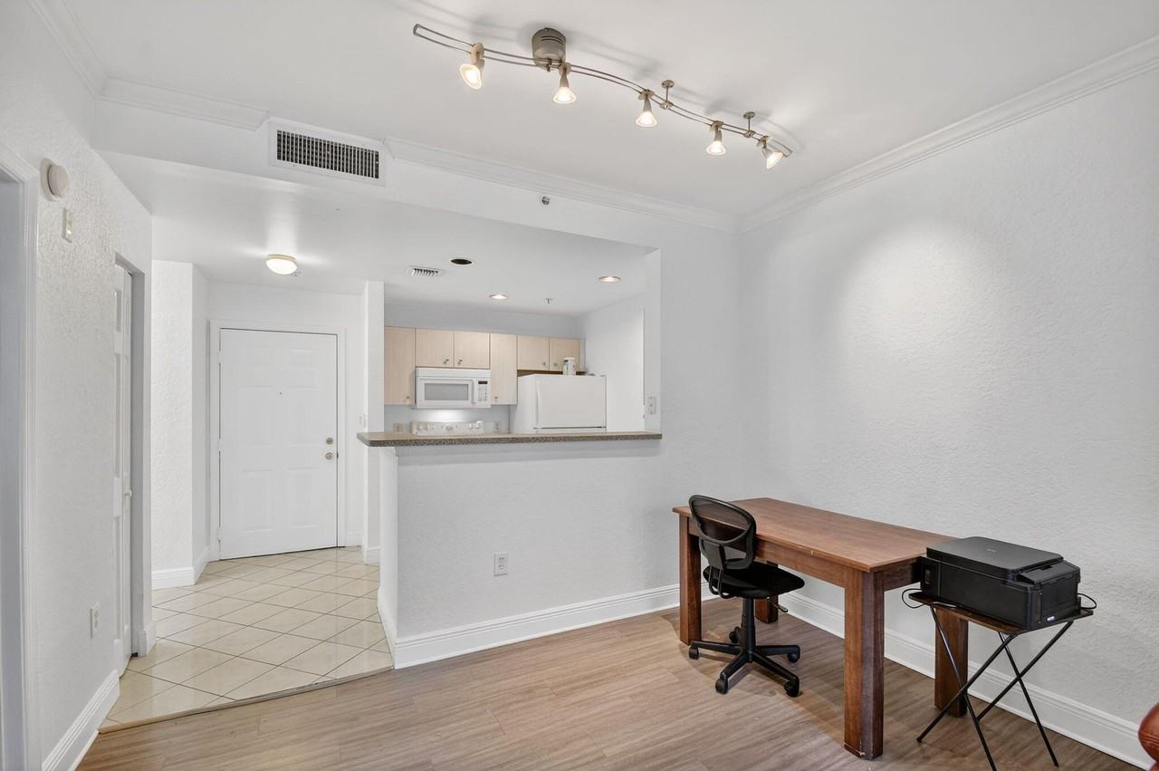 1805 N Flagler Dr Apt 115 - Photo 5 of 42