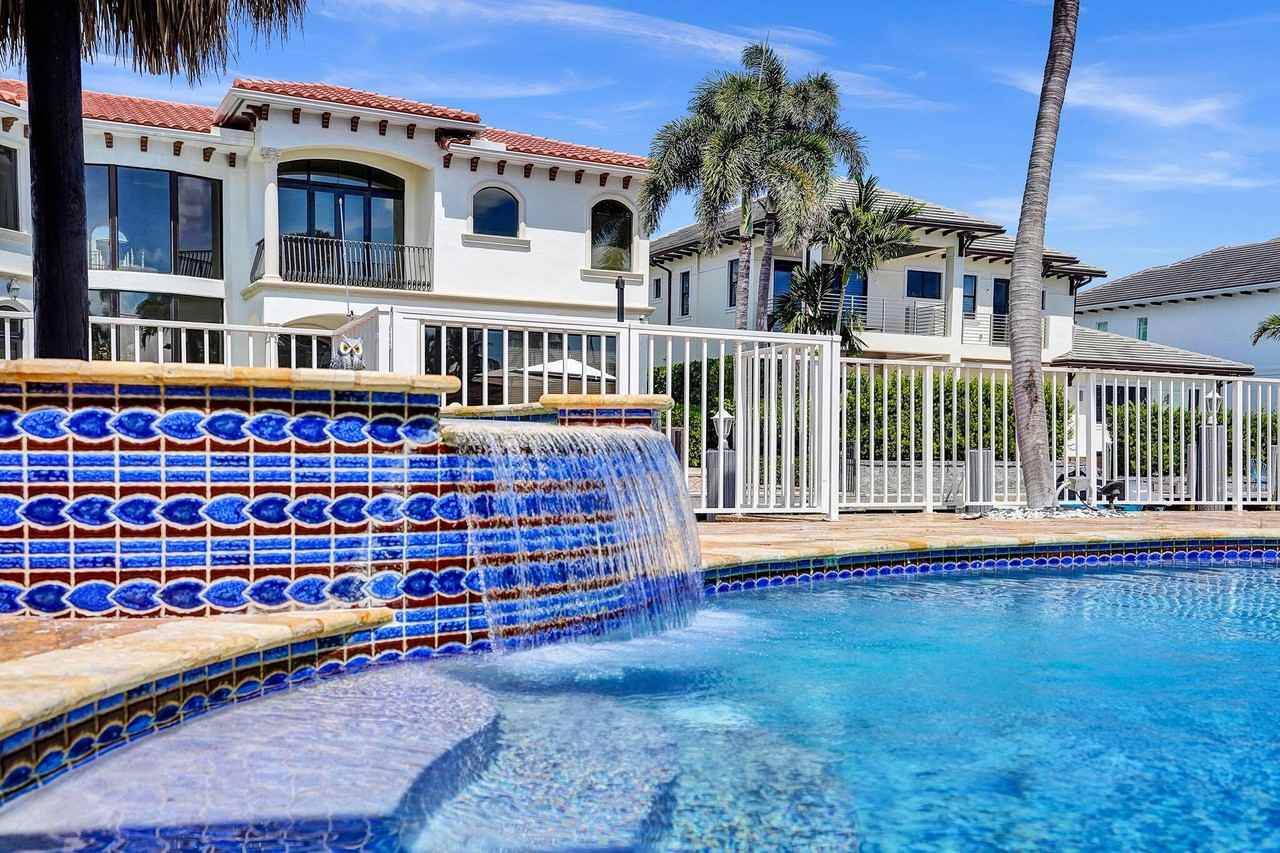 785 Ne 71st St - Photo 3 of 50