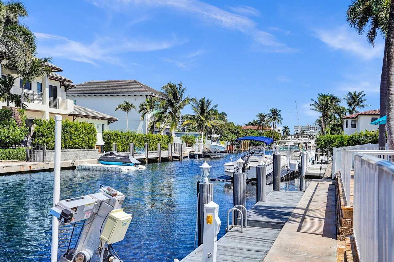 785 Ne 71st St - Photo 5 of 50