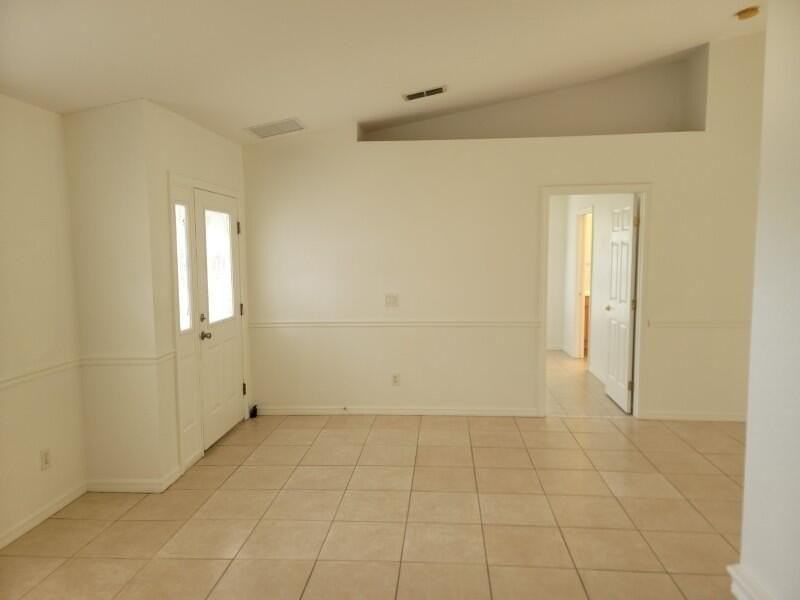 442 Sw Baoy Ave - Photo 7 of 50