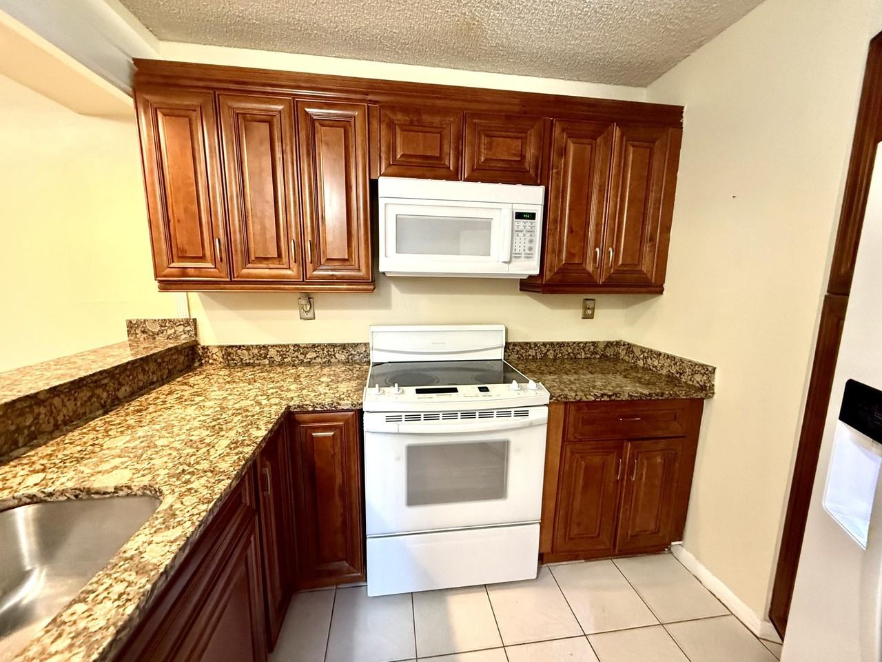 3757 Victoria Dr - Photo 4 of 22