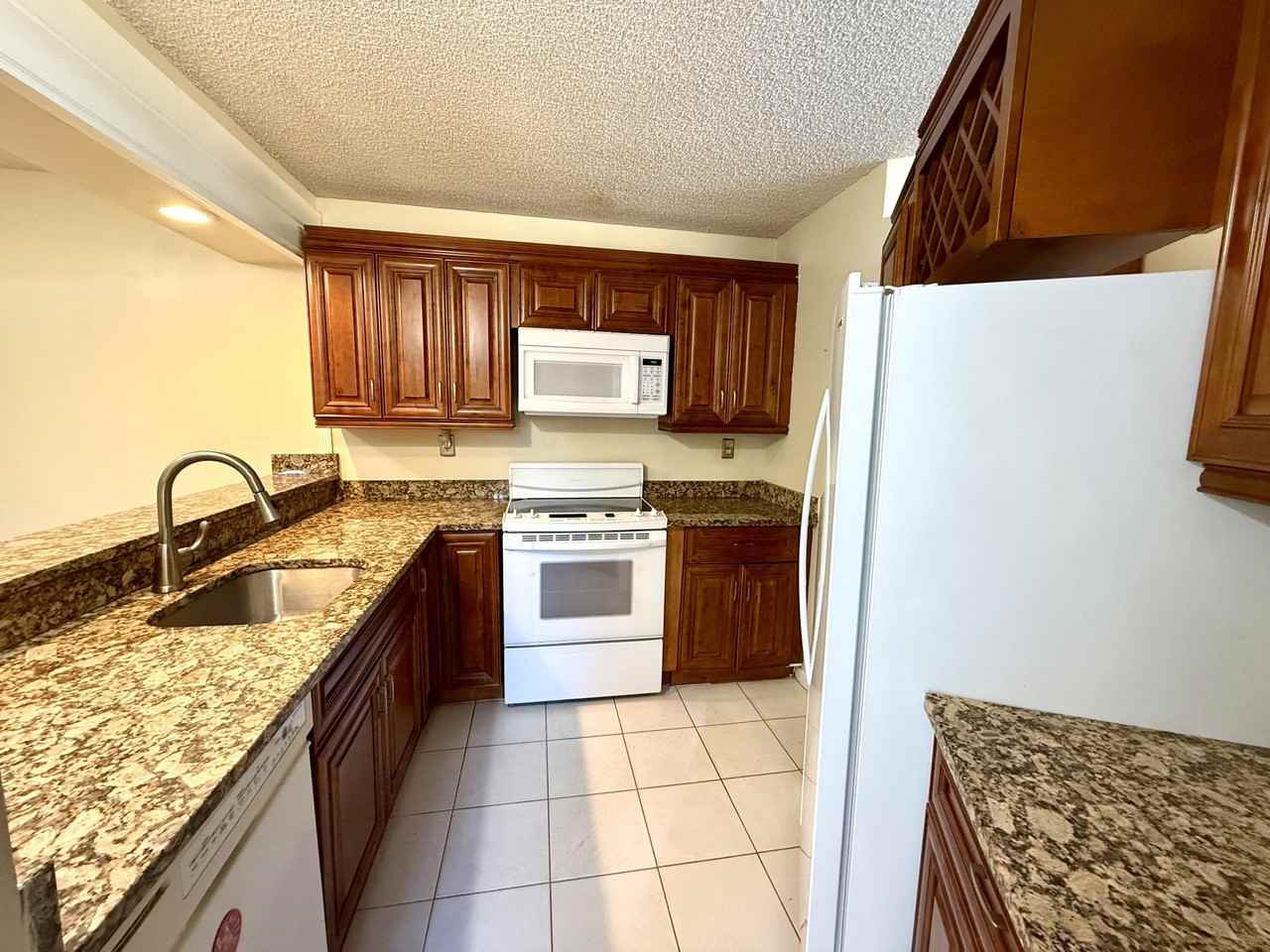 3757 Victoria Dr - Photo 5 of 22