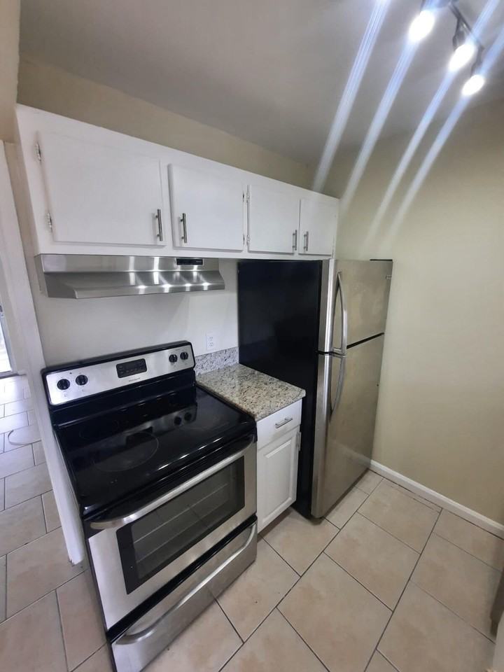 1500 N Congress Ave Apt A205 - Photo 2 of 13