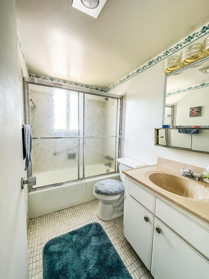 3280 Lake Osborne Dr Apt 207 - Photo 7 of 15