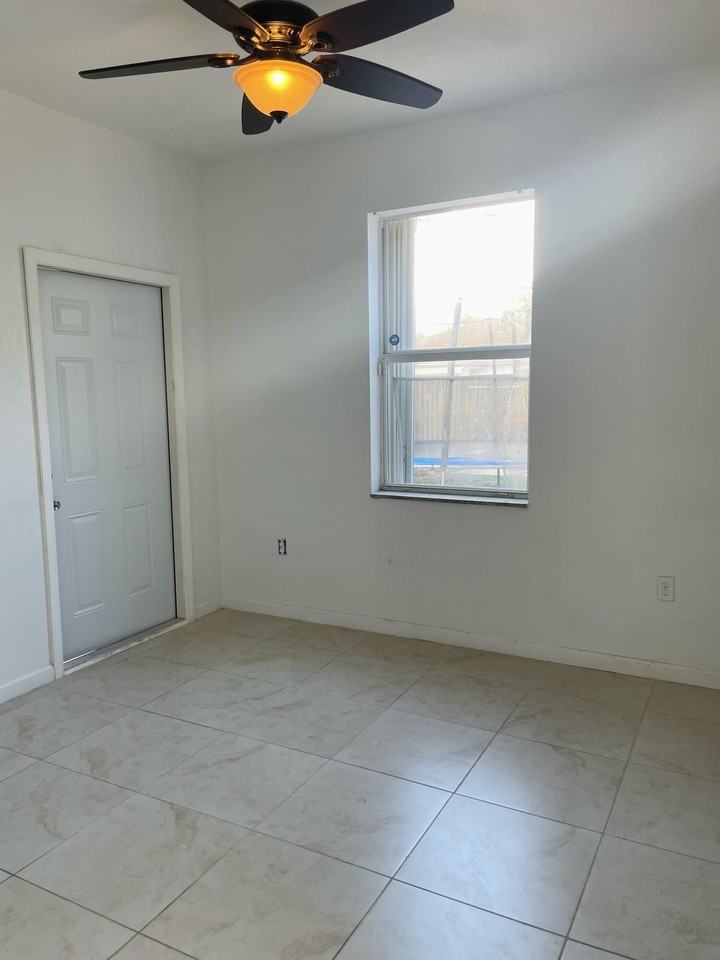 657 Se 30th Ter - Photo 5 of 13