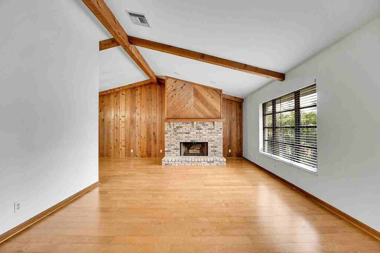 17717 Bridle Ln - Photo 5 of 36