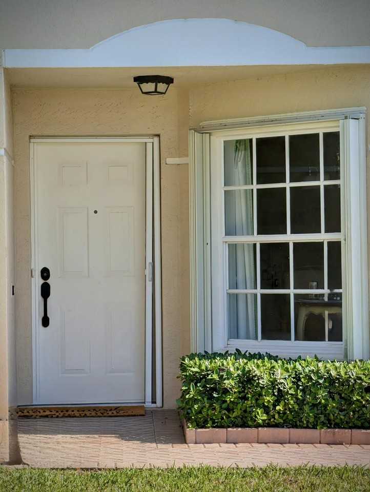 9391 Bridgeport Dr - Photo 2 of 46