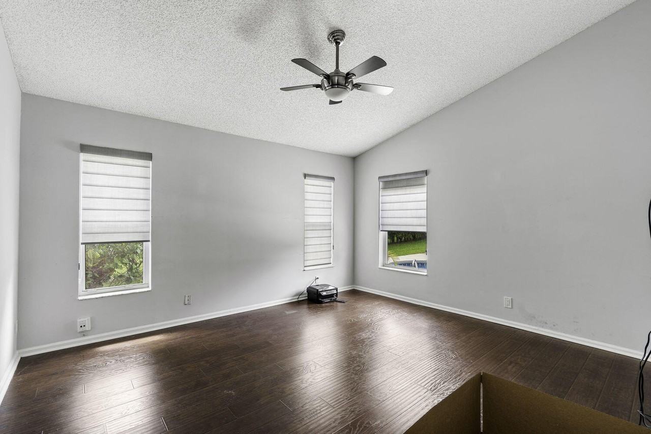 1304 Lake Breeze Dr - Photo 7 of 14