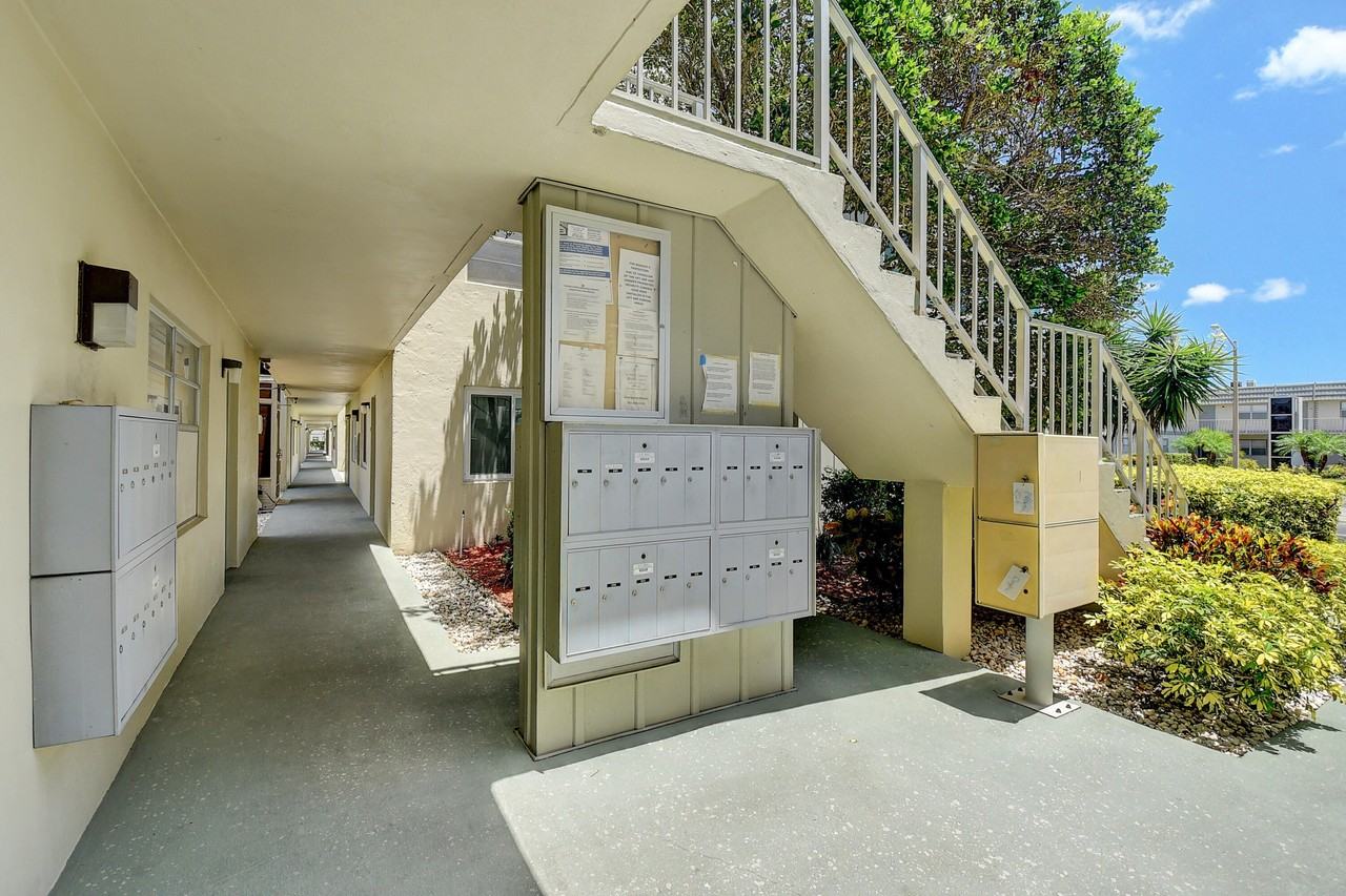 318 Monaco G - Photo 5 of 31