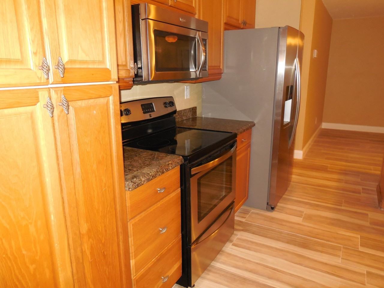 1681 Wyndcliff Dr - Photo 3 of 9