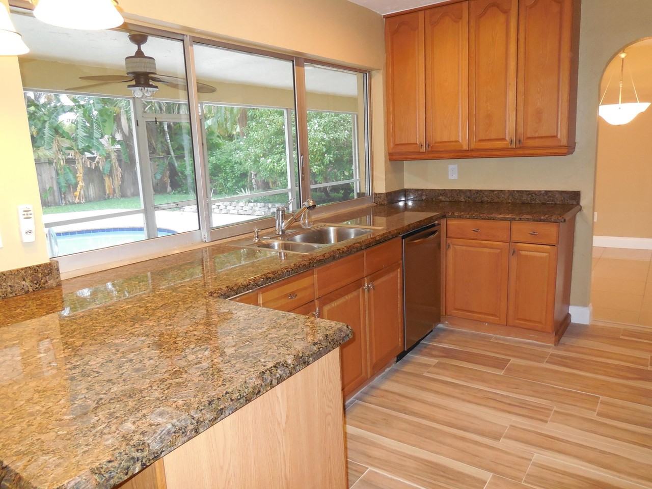 1681 Wyndcliff Dr - Photo 4 of 9