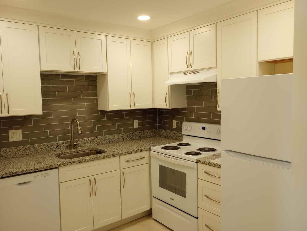 950 S Kanner Hwy Apt A21 - Photo 3 of 24