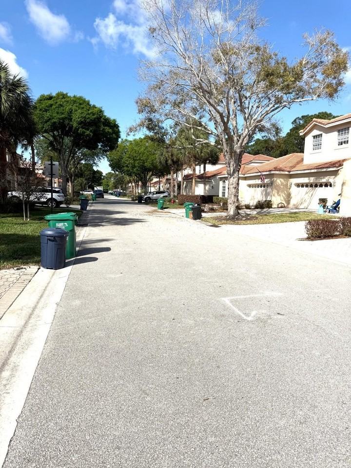 9209 Wentworth Ln - Photo 3 of 18