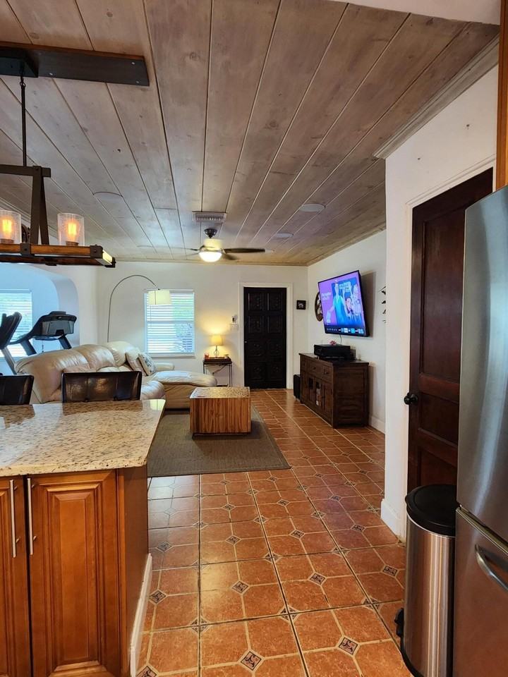 1219 N M St - Photo 6 of 19